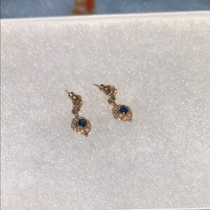 Gold tone dangling earring